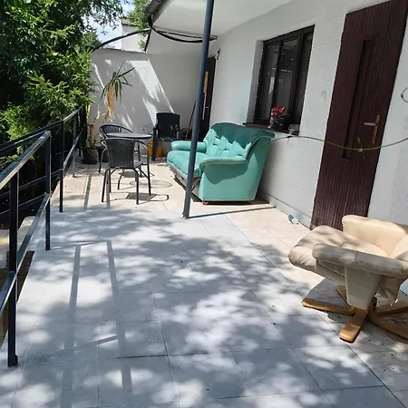 Sunsethouse Garden 公寓 *